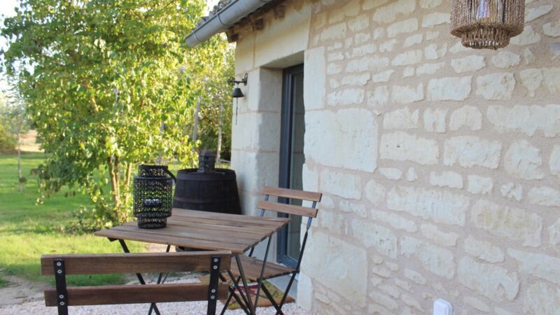 Vue terrasse et jardin, vieilles pierres