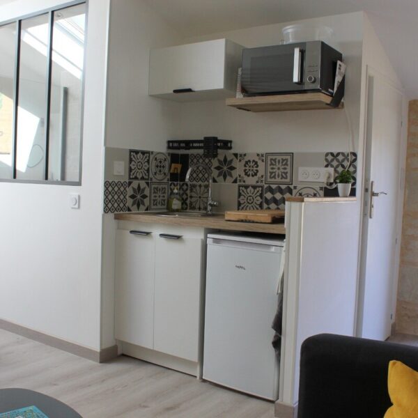 Intérieur avec kitchenette et douche