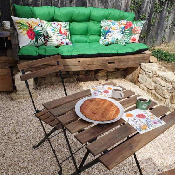 Mobilier de jardin, banc à l'extérieur